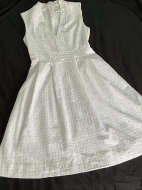 Kate Spade - Sleeveless White Eyelet Fit and Flare Dress with V-Neck